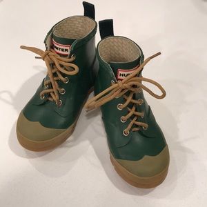 Hunter boys rain boots size 12/13 with defect